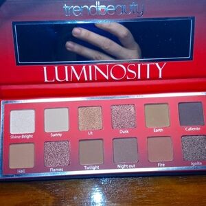 Trendbeauty  luminosity palette